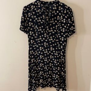 Floral daisy dress. Size M. Wore only once. Forever 21.